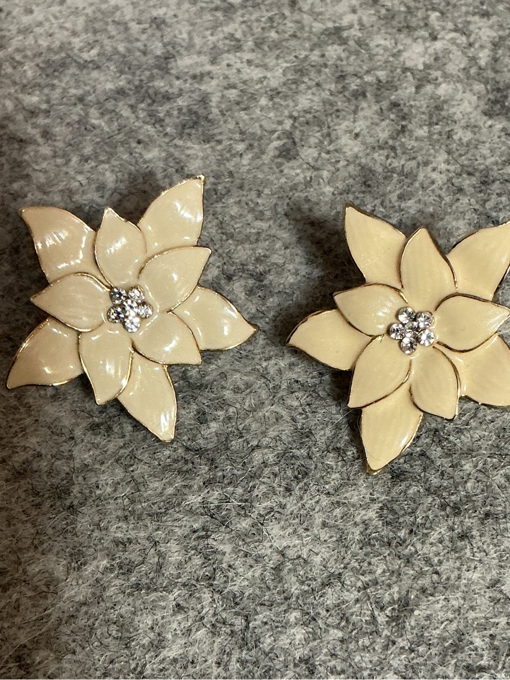 Eisenberg Ice Floral Petal clip Earrings with Rhinestone Center - Picture 2 of 5